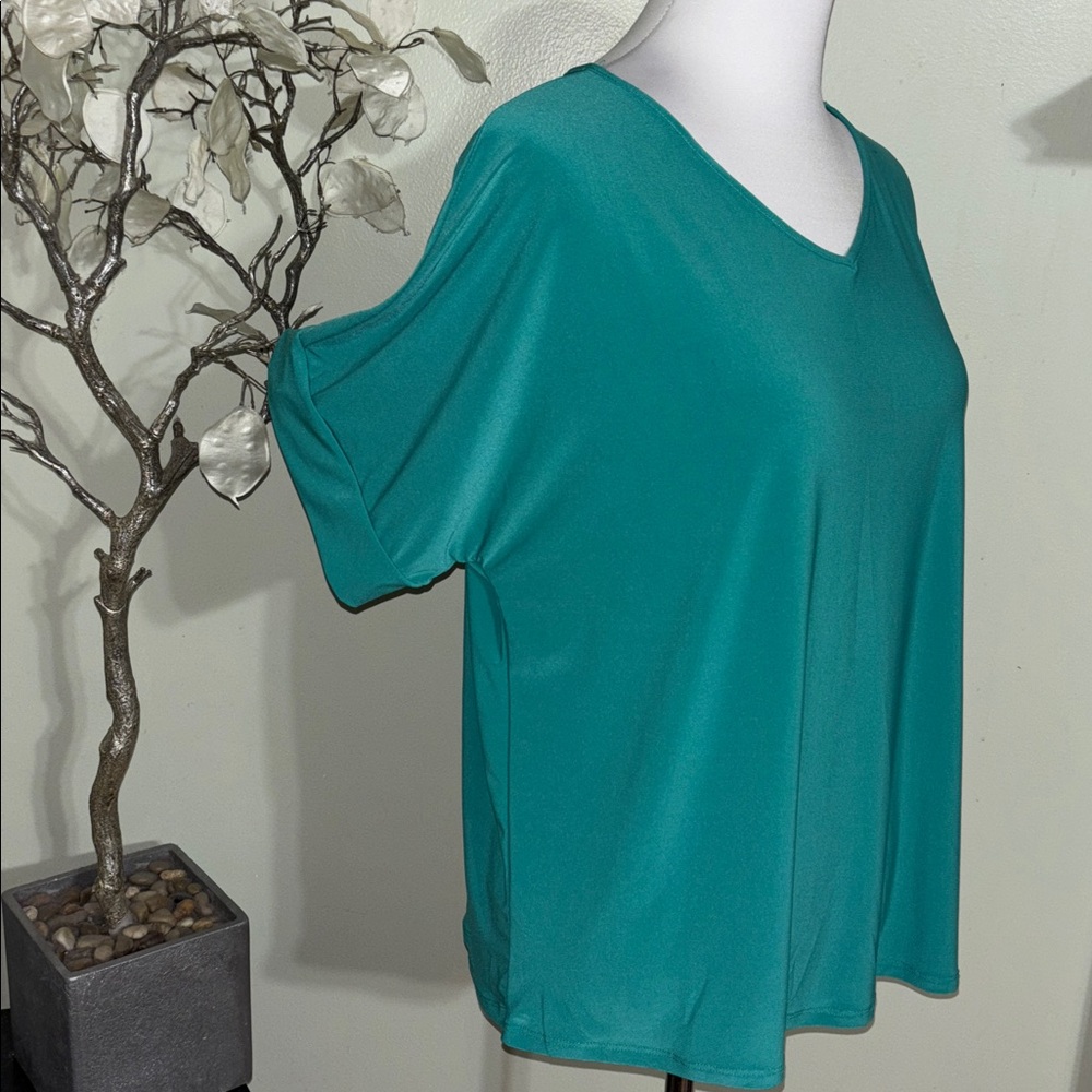 Dear Scarlett Teal V Neck Short Sleeve Top - Picture 2 of 4